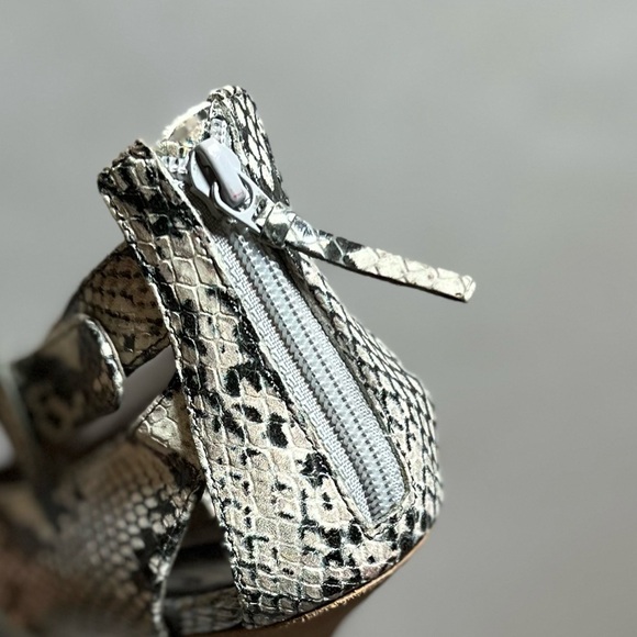 BCBG MaxAzria Ashlee Steel Gray Safari Snake Print Sandal, Size 8 1/2B - Picture 8 of 10